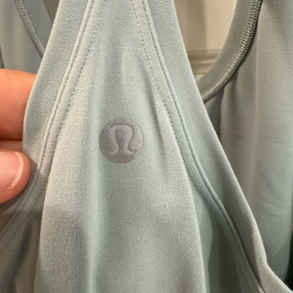 LULULEMON TANK SIZE 6
